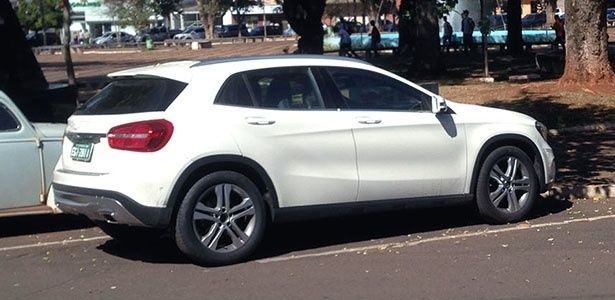 Mercedes GLA é flagrado sem disfarce no interior de SP Mercedes GLA é flagrado sem disfarce no interior de SP