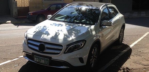 Novo SUV nacional, Mercedes GLA é flagrado sem disfarce no interior de SP Novo SUV nacional, Mercedes GLA é flagrado sem disfarce no interior de SP