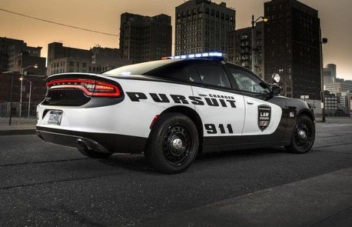 Dodge Charger 2015 terá linha exclusiva 'Pursuit' para polícia americana