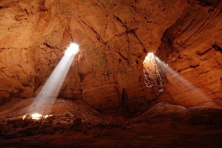 caverna majlis al jinn oma