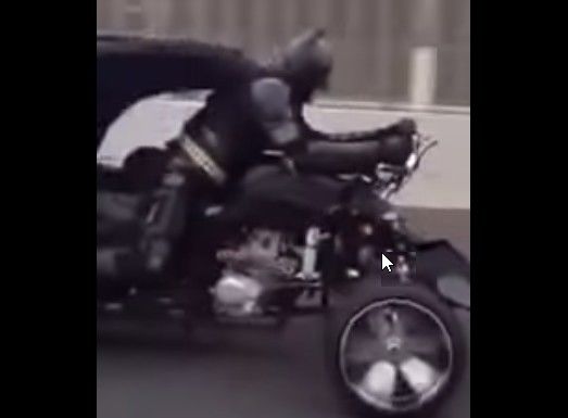 morador-japao-fantasia-batman