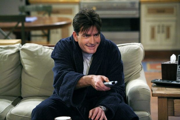 temporada-final-de-two-and-a-half-men-pode-ter-charlie-sheen