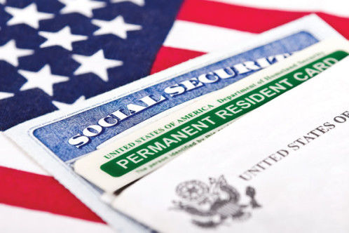 Brasileiros investem nos 'Green Cards' e ganham vistos permanentes para os EUA - veja