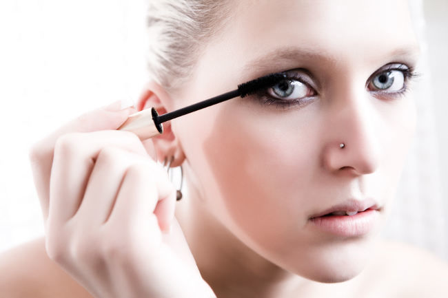 erros-na-hora-de-passar-rimel