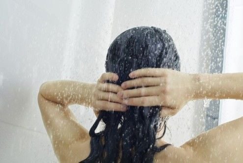 A cada 5 mulheres inglesas, 4 não tomam banho todos os dias, diz estudo