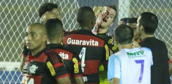 Após pancada na cabeça, goleiro Paulo Victor desfalca o Flamengo nesta quarta-feira