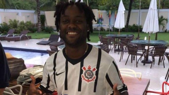 Após ser dado como certo na Rússia, Vágner Love acerta com o Corinthians