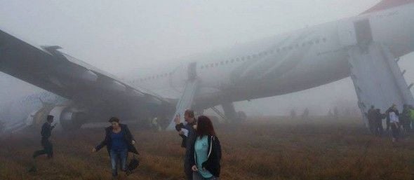 Avião com 238 passageiros sofre acidente e os passageiros saem ilesos - veja