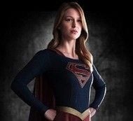 CBS divulga primeira imagem da Supergirl usando seu traje para a série de TV