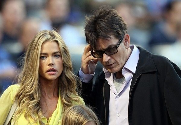 Charlie Sheen e Denise Richards