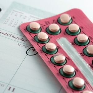 O uso constante de anticoncepcional prejudica a gravidez no futuro