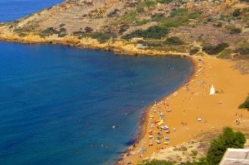 Praia laranja de Ramla Bay (Malta)