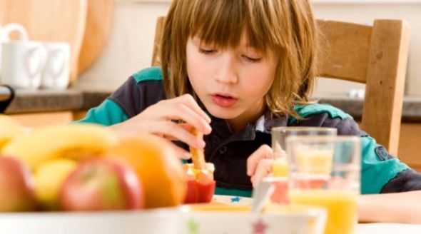 Alimentos que são prejudiciais às crianças e muitos pais não sabem