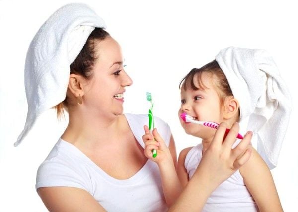 Como incentivar a criança a escovar os dentes