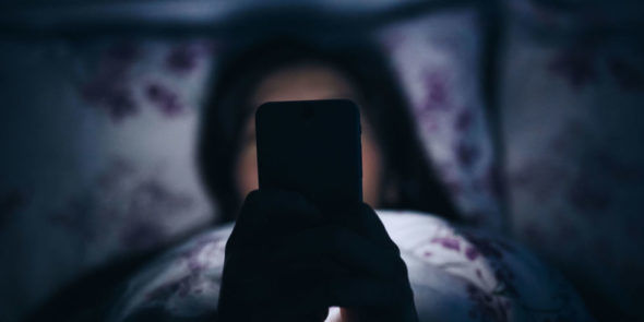 7 motivos pra você não levar seu smartphone pra cama