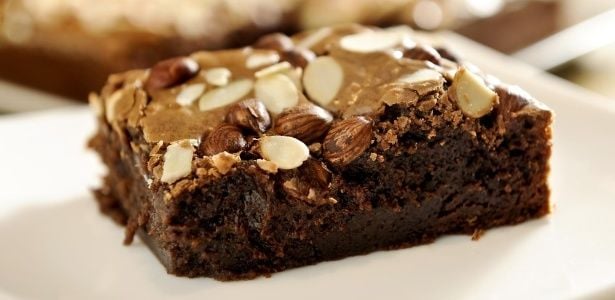 Brownie com amêndoas e avelãs