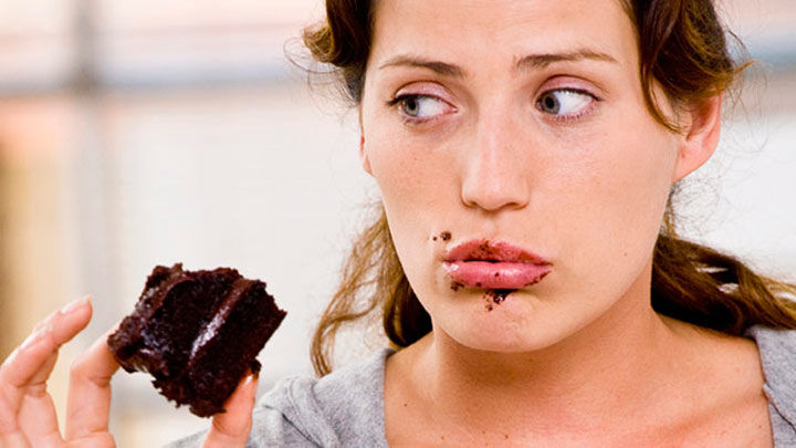 Saiba como controlar a vontade compulsiva de comer doces