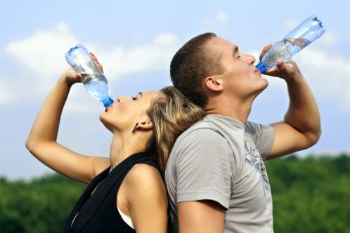 10 boas razões para beber mais água diariamente