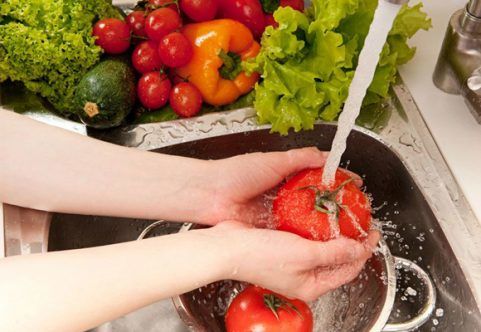 Aprenda higienizar alimentos de forma simples e natural
