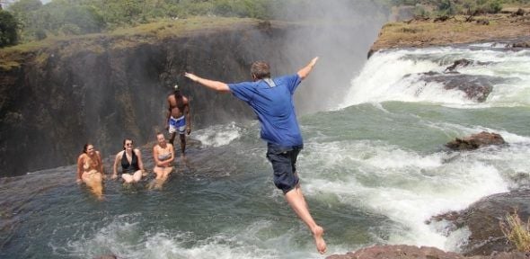 Aventura ou loucura? Conheça 5 lugares com atrações turísticas pra lá de radicais